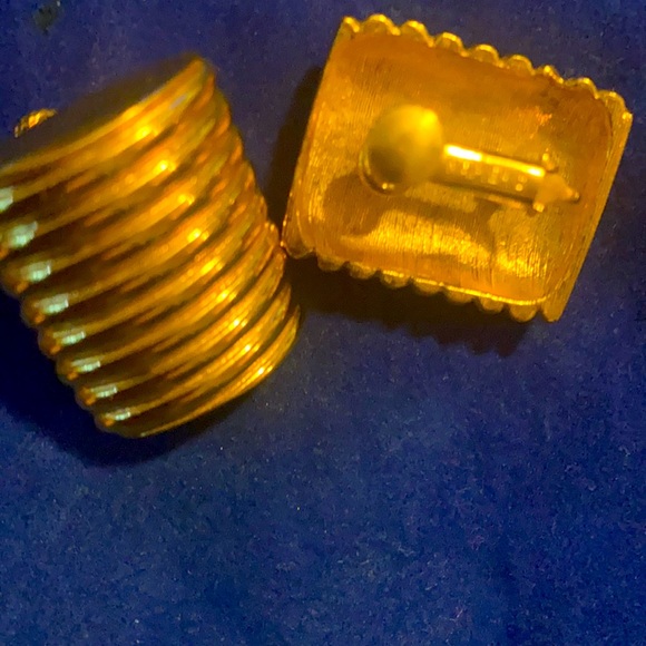 VINTAGE NAPIER EARRINGS Screw on  post. Signed - Picture 2 of 2